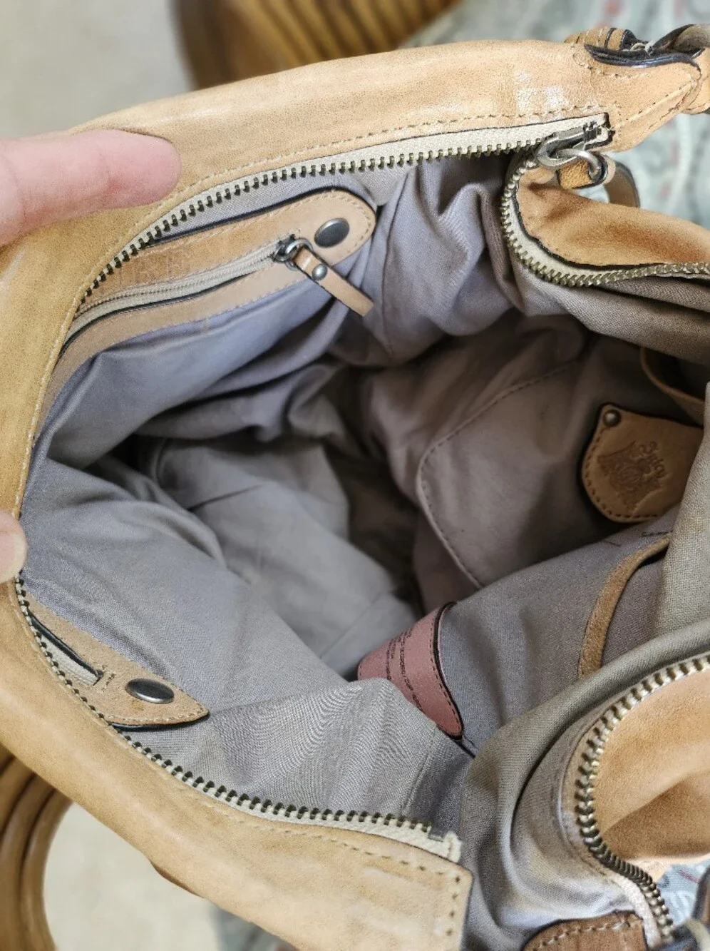 Vtg 2010 Juicy Couture Tan Leather Hobo Shoulder Bag Pad Lock Series Nice